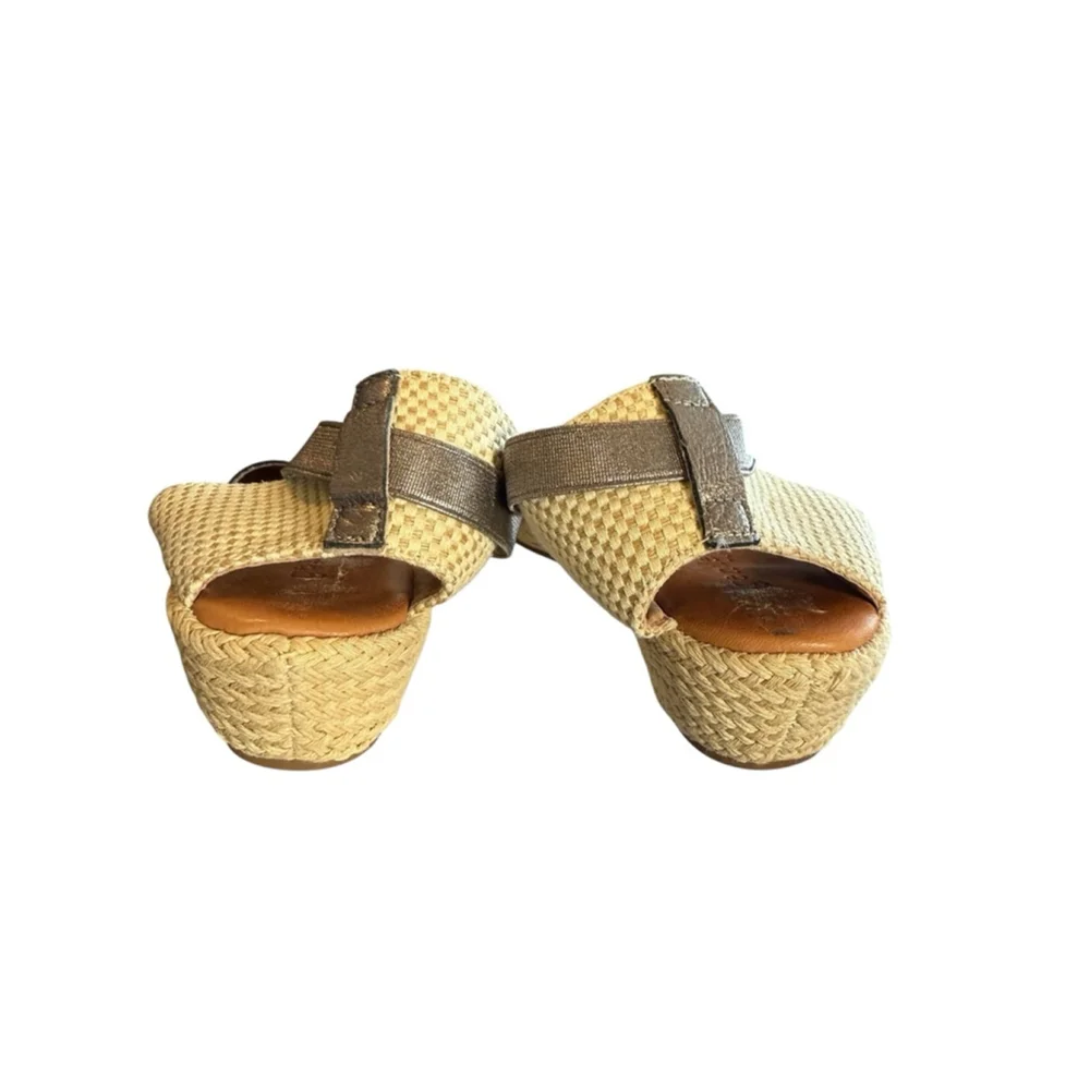 Women's Gentle Souls Wedge Sandals Size 9 Silver Beige T-Strap